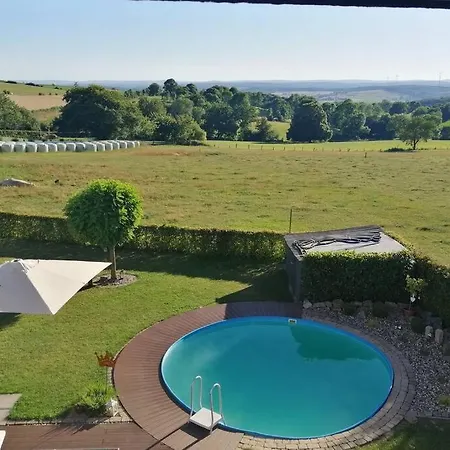 Tina's Weite Aussicht Hotel *